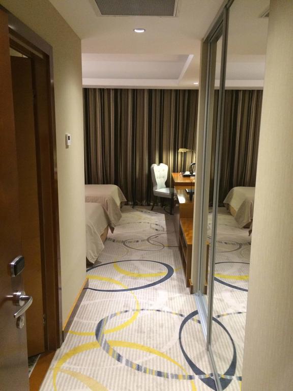 Royal Plaza Hotel And Casino Kapchagay Room photo