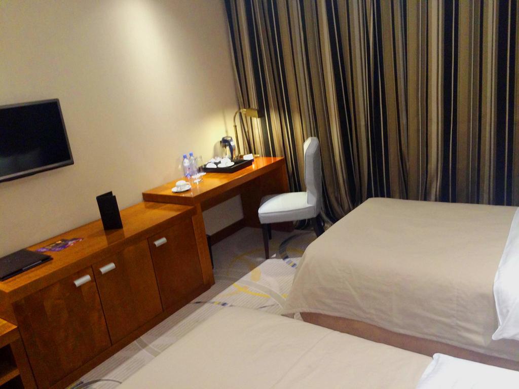Royal Plaza Hotel And Casino Kapchagay Room photo