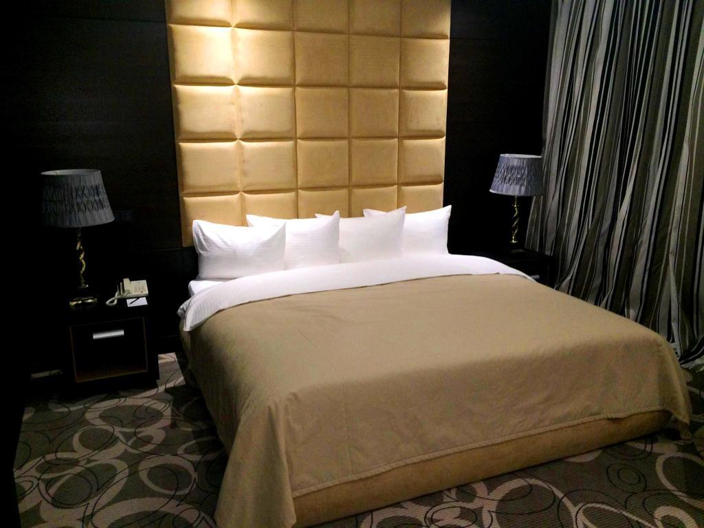 Royal Plaza Hotel And Casino Kapchagay Room photo