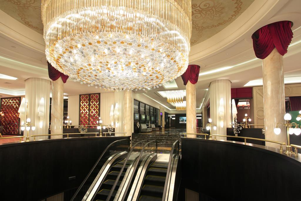 Royal Plaza Hotel And Casino Kapchagay Exterior photo