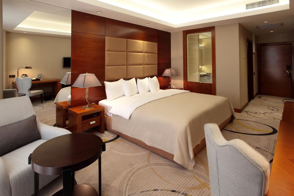 Royal Plaza Hotel And Casino Kapchagay Room photo